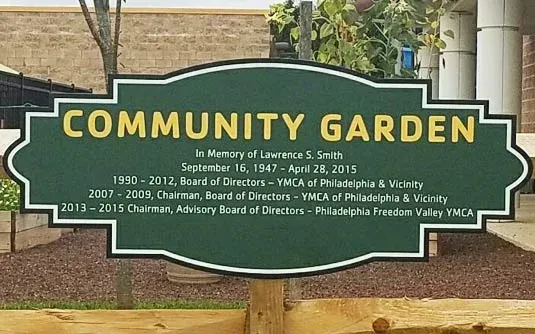 A B&D custom directional sign with clear typography and directional arrows.